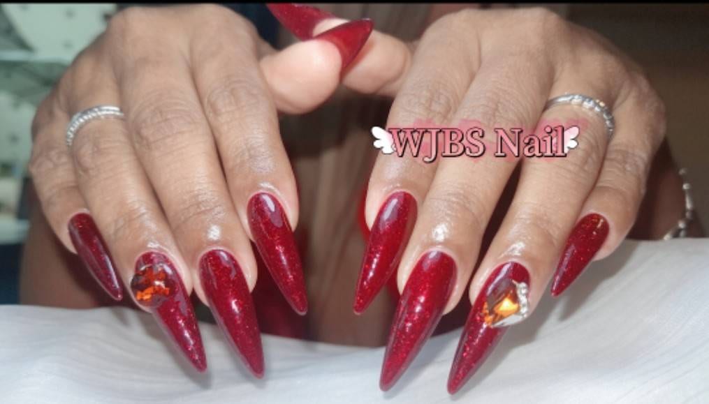 Nail work at Wonderland Jomtien Beauty Salon
